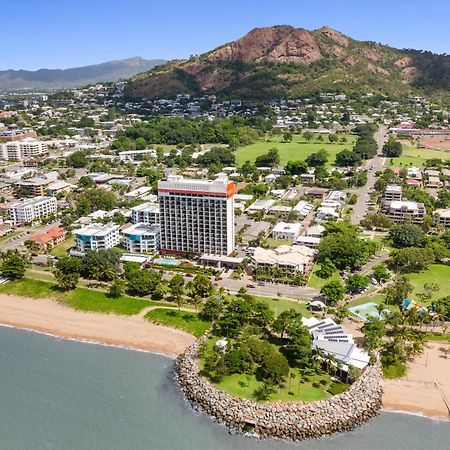 Aparthotel Aquarius On The Beach Townsville Exterior foto