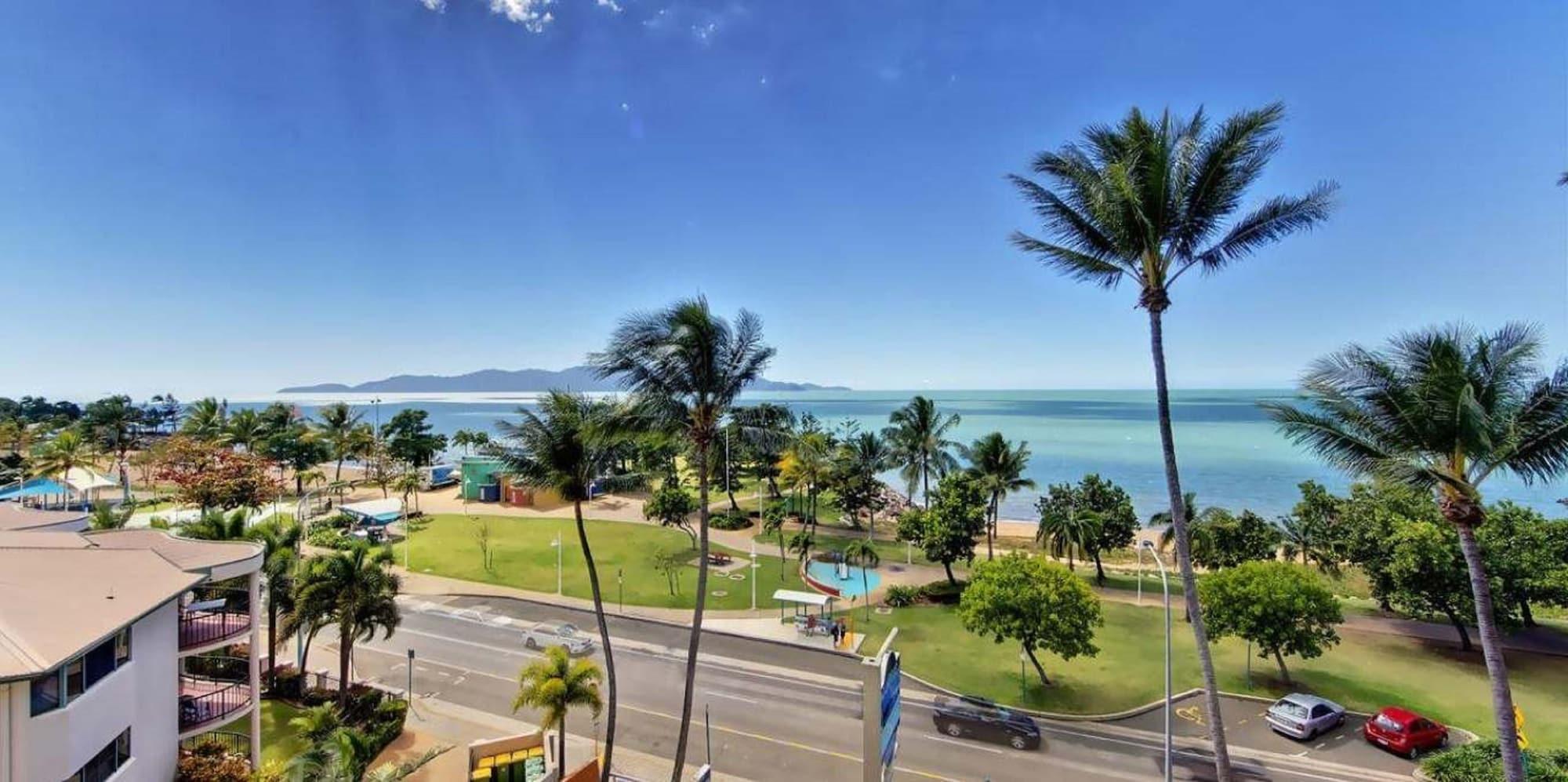 Aparthotel Aquarius On The Beach Townsville Exterior foto