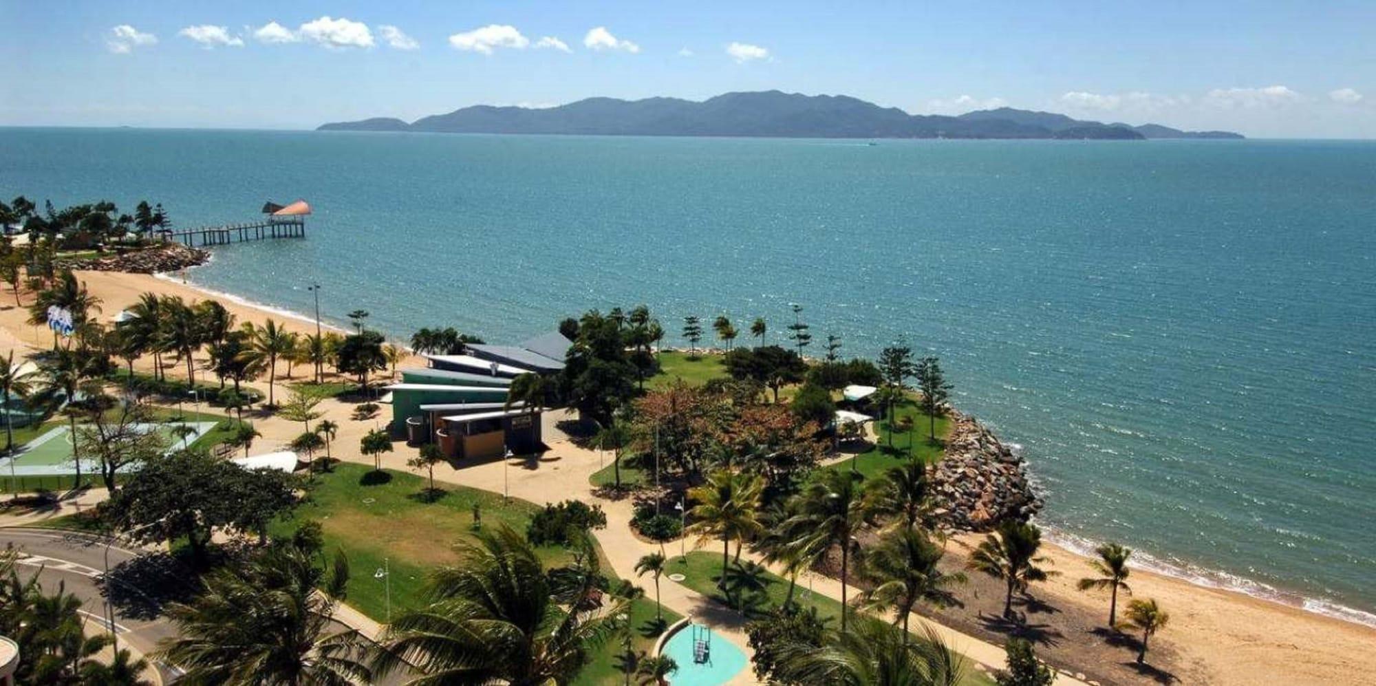 Aparthotel Aquarius On The Beach Townsville Exterior foto