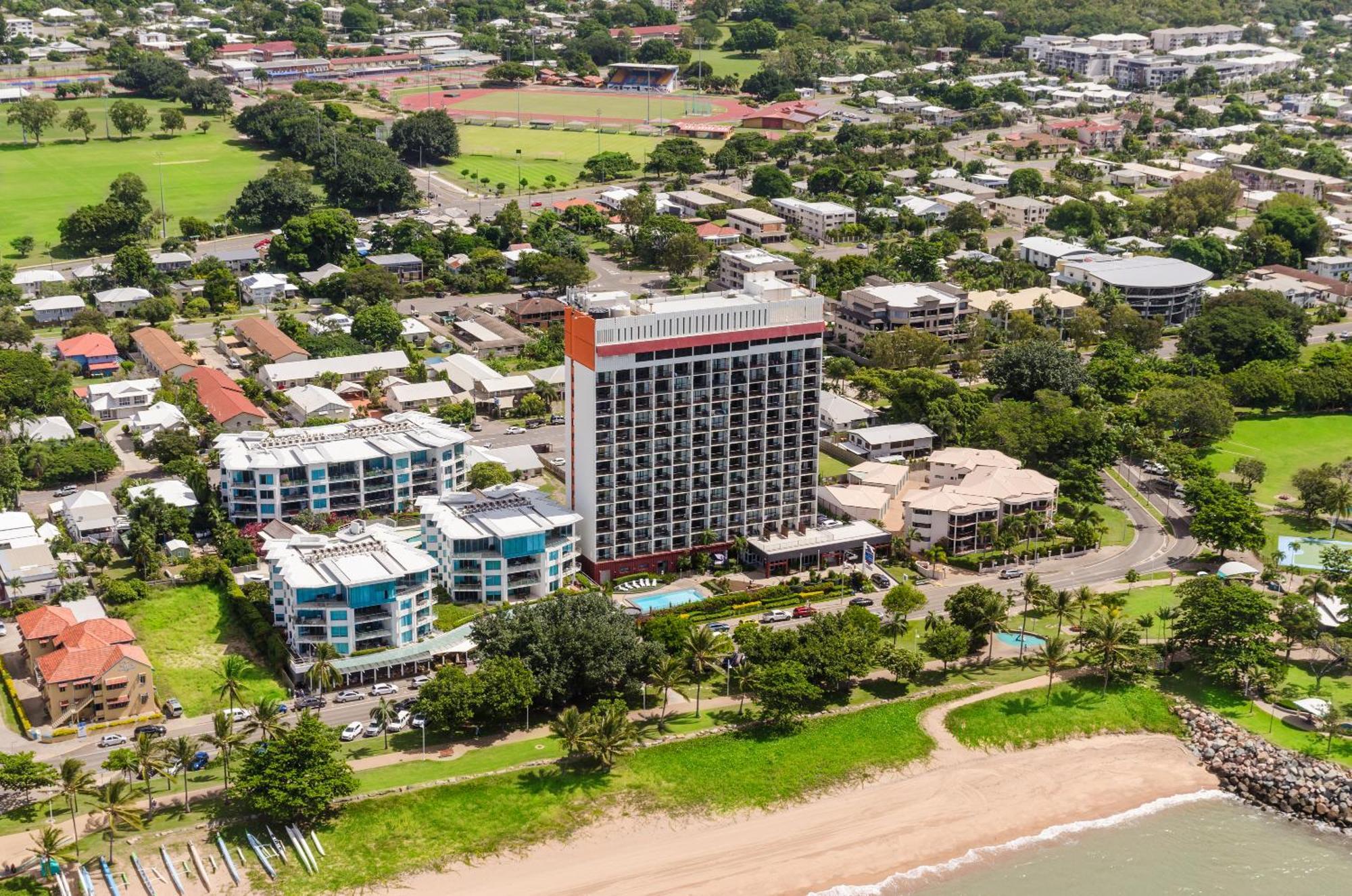 Aparthotel Aquarius On The Beach Townsville Exterior foto