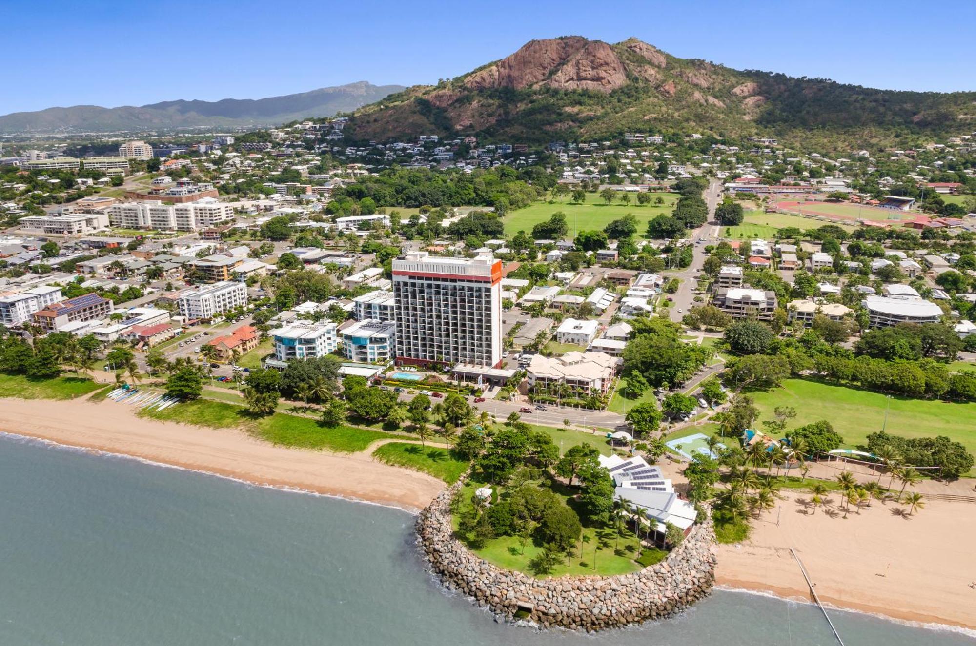 Aparthotel Aquarius On The Beach Townsville Exterior foto