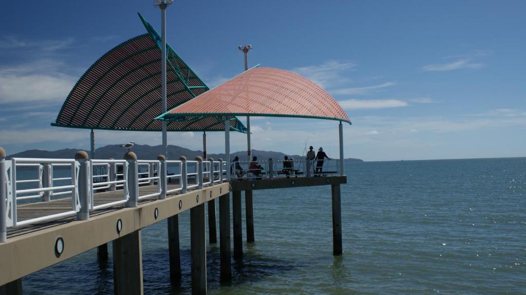 Aparthotel Aquarius On The Beach Townsville Exterior foto