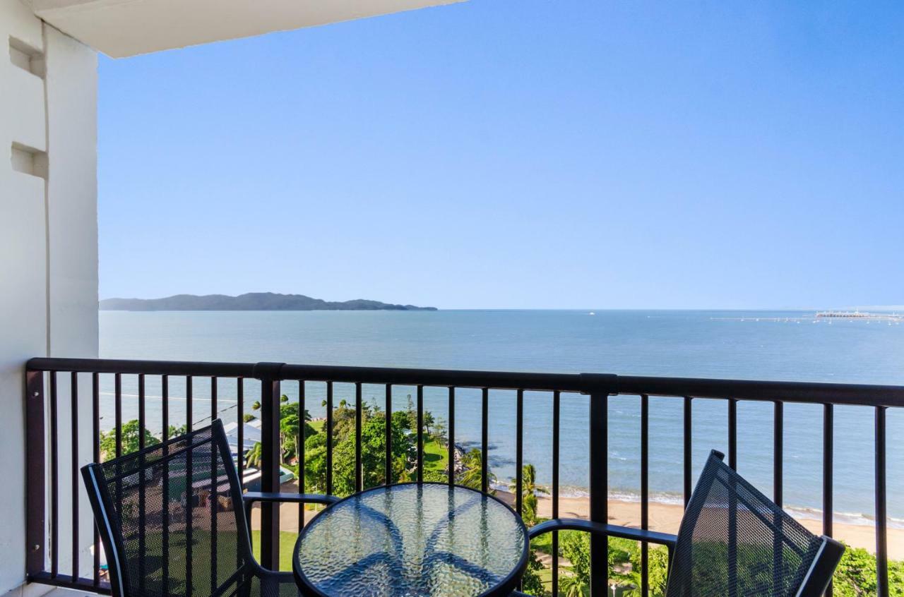 Aparthotel Aquarius On The Beach Townsville Exterior foto