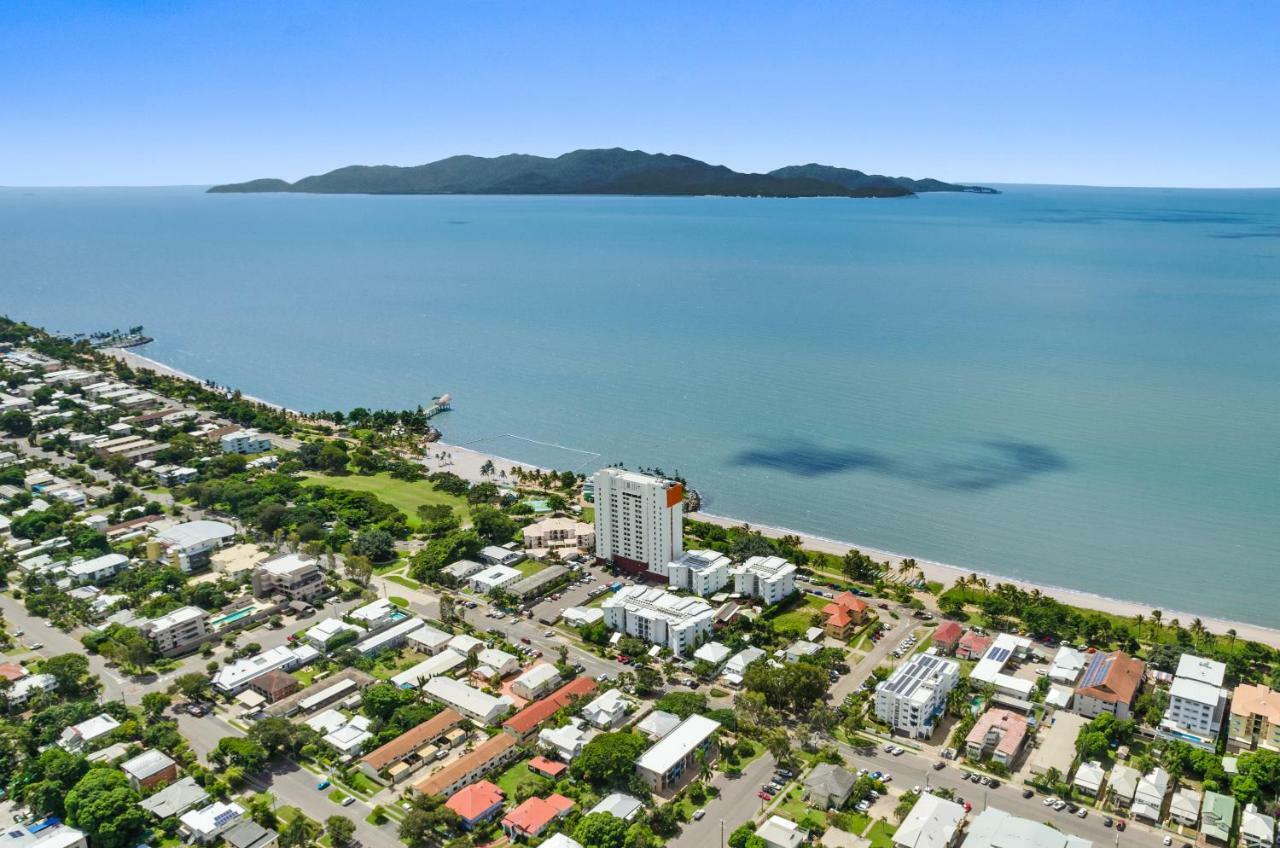 Aparthotel Aquarius On The Beach Townsville Exterior foto