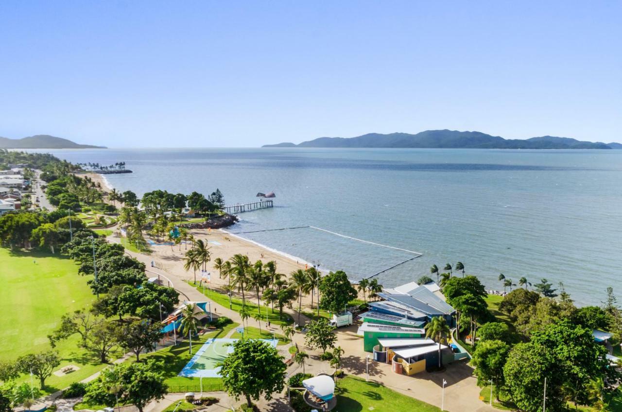 Aparthotel Aquarius On The Beach Townsville Exterior foto